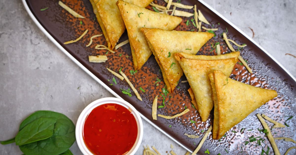 découvrez nos délicieuses samosas au bœuf, croustillantes et savoureuses, parfaites pour un apéritif ou un repas rapide.