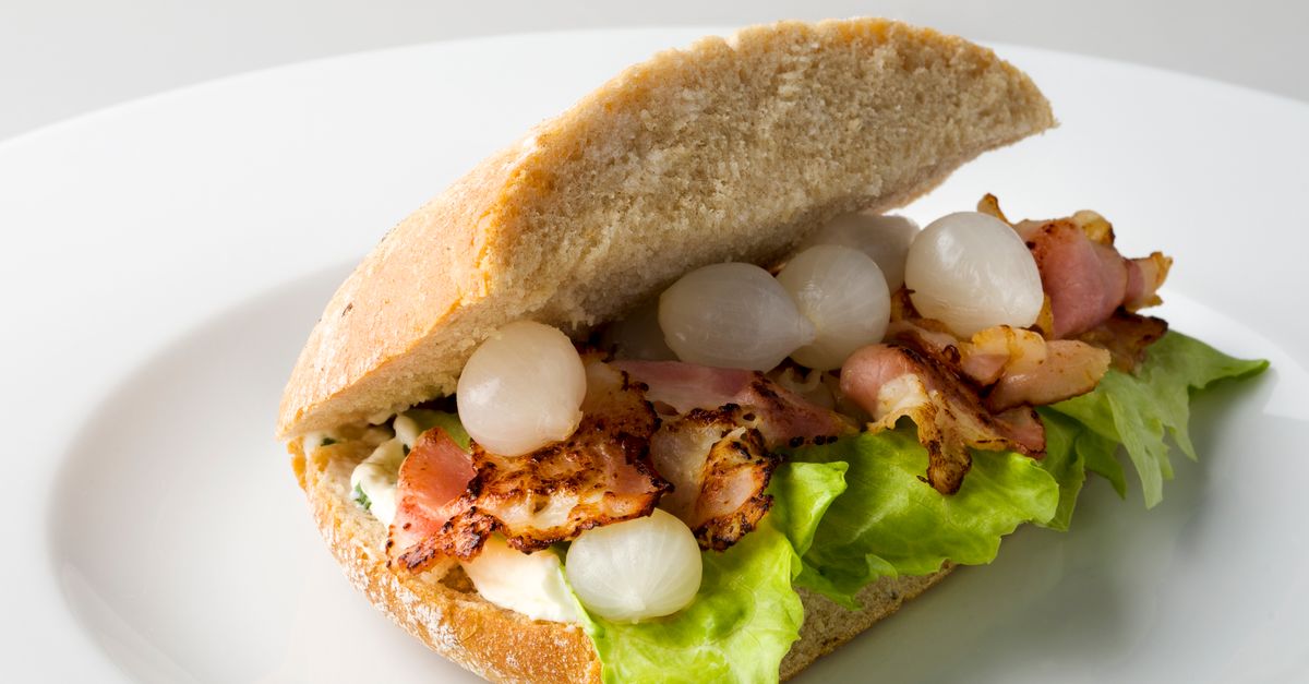 découvrez le bokit, le délice créole incontournable : un sandwich frit garni de saveurs authentiques des antilles. recettes, astuces et histoire du bokit.