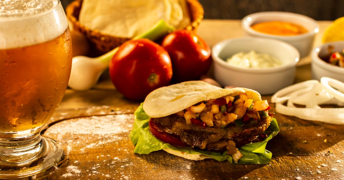 découvrez le bokit, un délicieux sandwich antillais frit, garni de saveurs authentiques des caraïbes. parfait pour un repas convivial et savoureux.