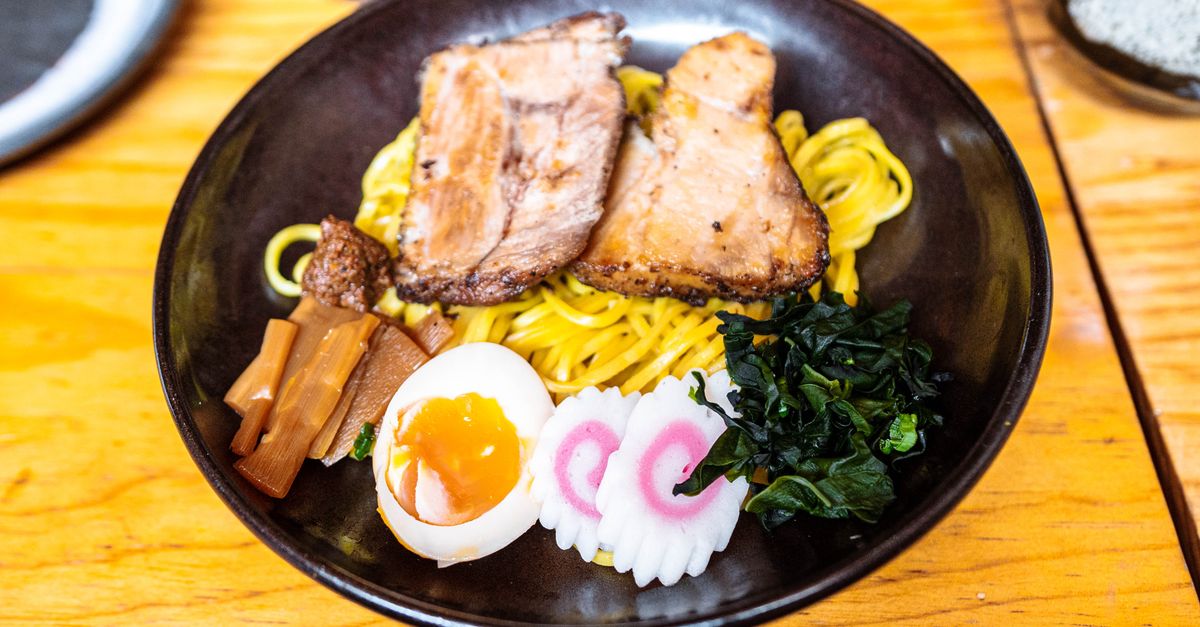 découvrez le chashu, une délicieuse viande de porc braisée d'origine japonaise, parfaite pour accompagner vos ramen et autres plats traditionnels.