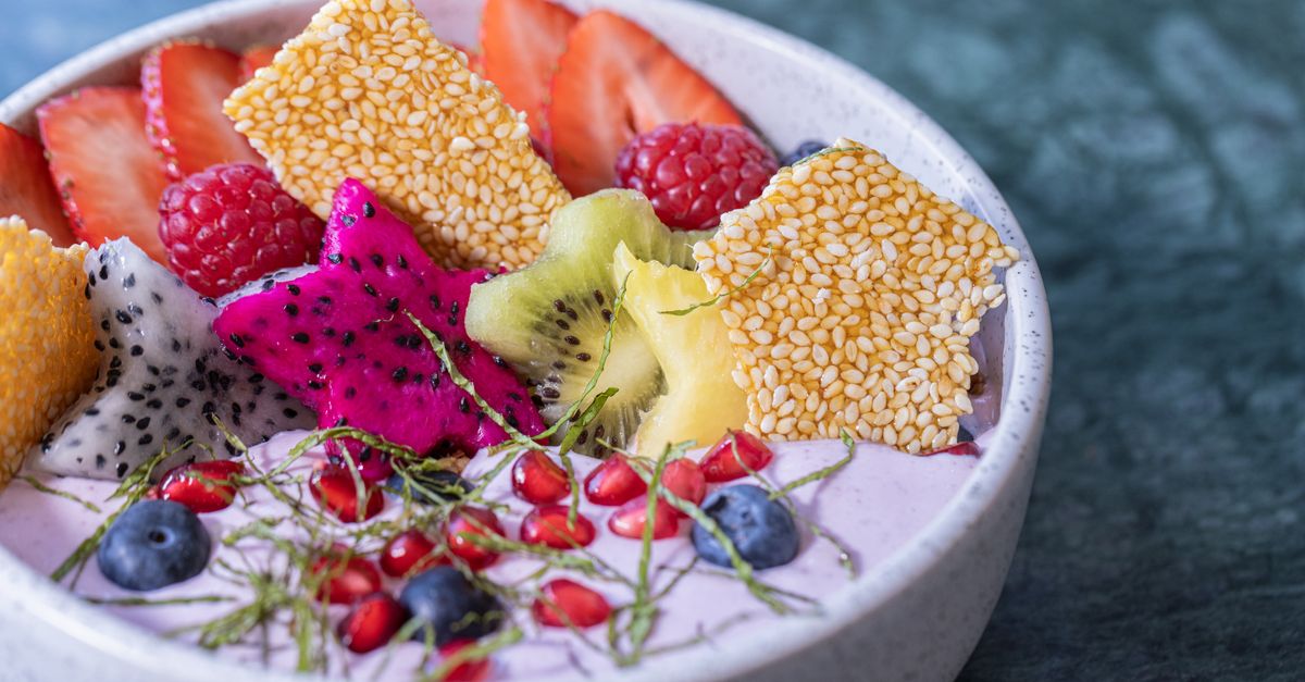 découvrez notre salade de fruits exotiques, un mélange rafraîchissant et vitaminé pour une explosion de saveurs tropicales.