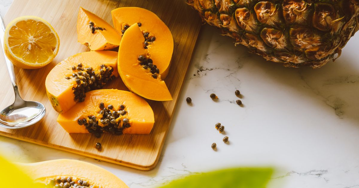découvrez une salade rafraîchissante et exotique à base d'ananas juteux et de chair de crabe délicate, parfaite pour une entrée légère et savoureuse.