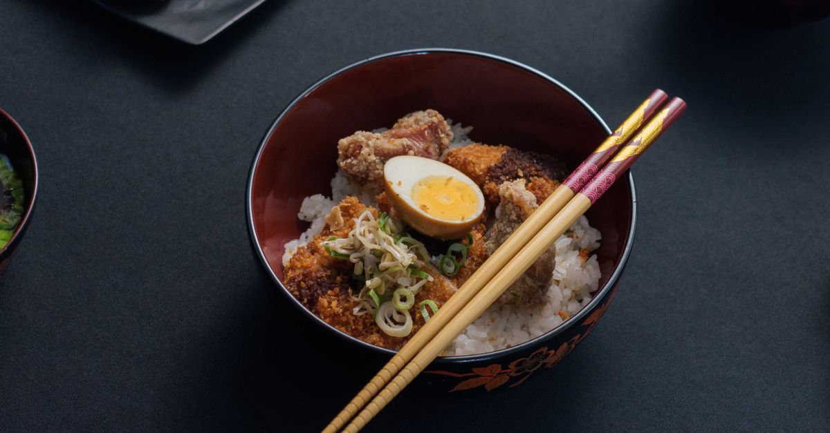 découvrez la recette authentique du tori karaage, le poulet frit japonais croustillant et savoureux, parfait pour un repas convivial et gourmand.