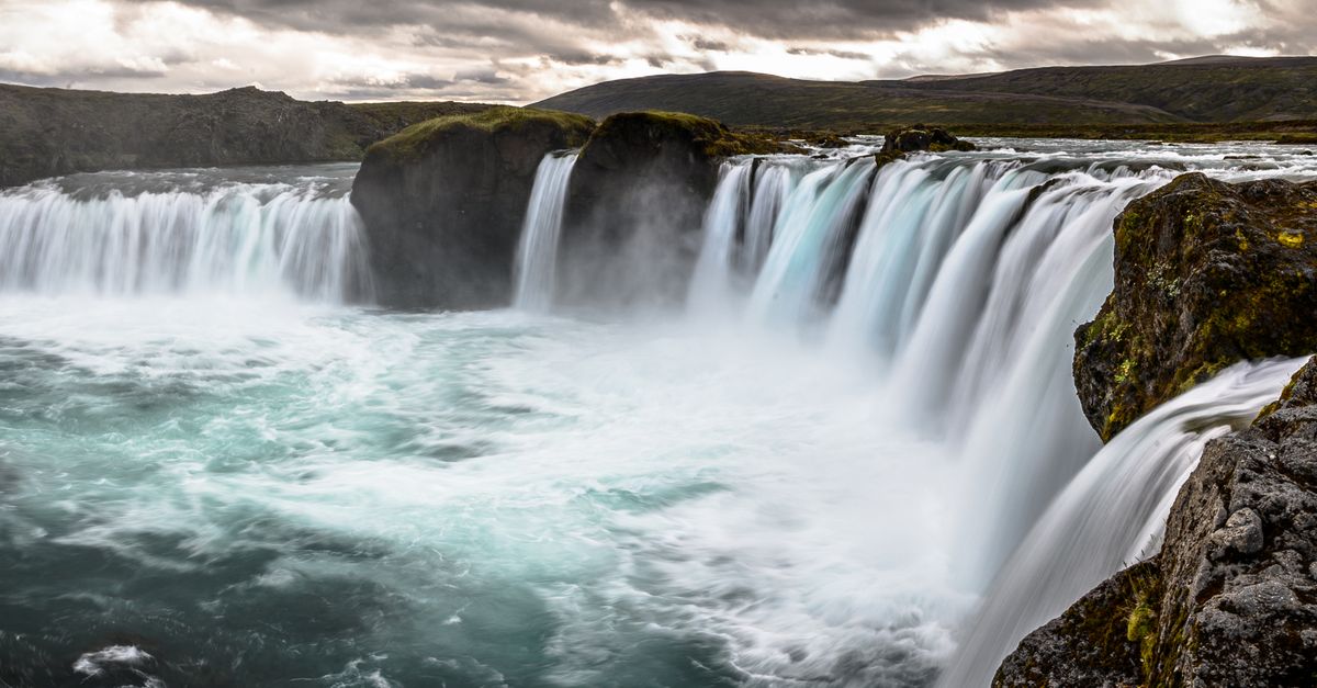 découvrez la beauté spectaculaire des cascades, où la puissance de l'eau rencontre la nature dans un spectacle époustouflant.